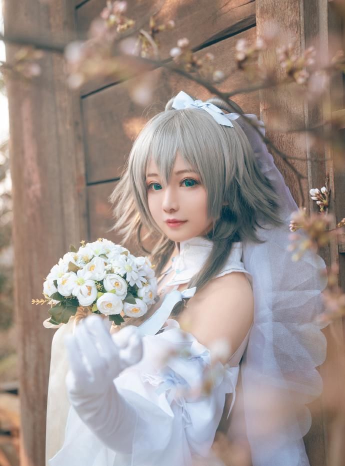 小咖哈哈哈哈:洛天依花嫁cos:我想成为你的新娘,你愿意吗?