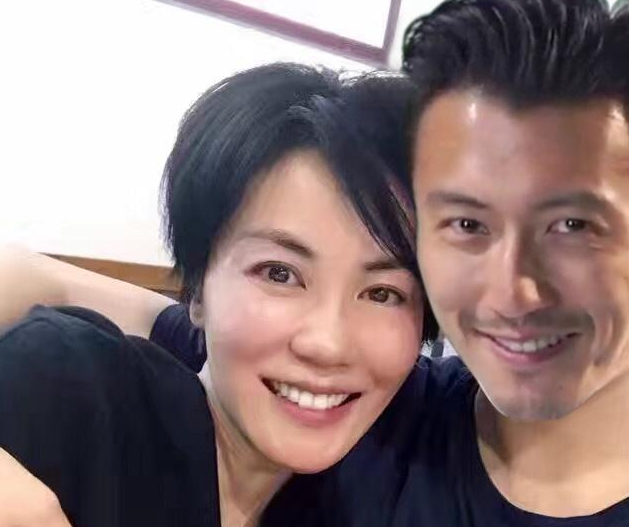 王菲谢霆锋怎么好上的