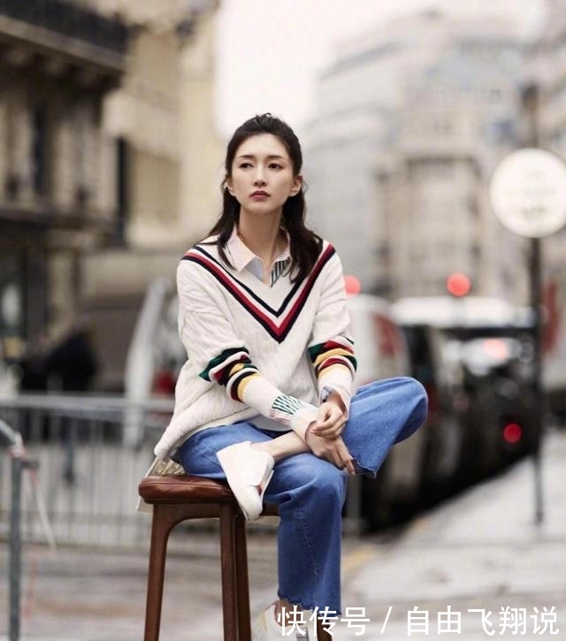 来看看@早春没有衣服穿?衬衫“一衣多穿”的穿搭指南,经典简约又优雅