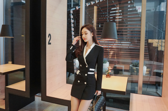 女神孙允珠，伦敦老格调对襟双扣黑白西装