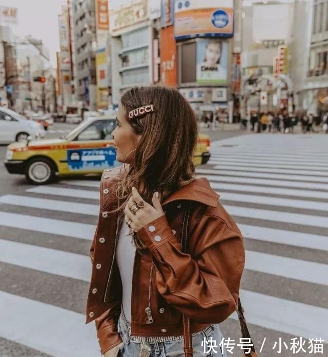 『适合』皮肤黑怎么穿?流行色不一定适合你,学刘雯、允儿穿这3个显白色