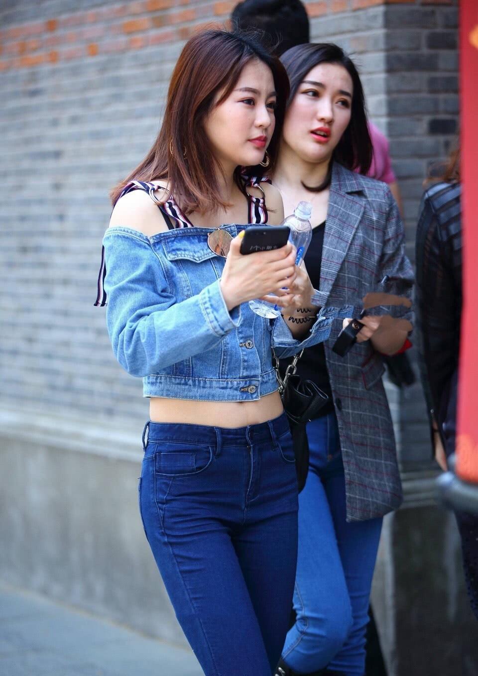 街拍：如果我是富二代，我想和图四做朋友，但娶她这件事是不能的