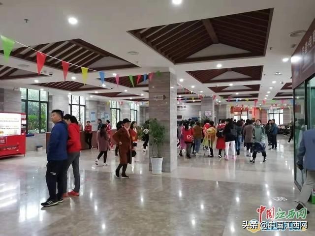 天气冷了灵山“热”了 上饶灵山风景区迎来千人团游客