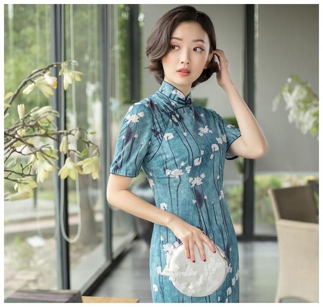 有一种情怀叫“中国旗袍”，高雅又有女人味，30岁的女人穿最合适