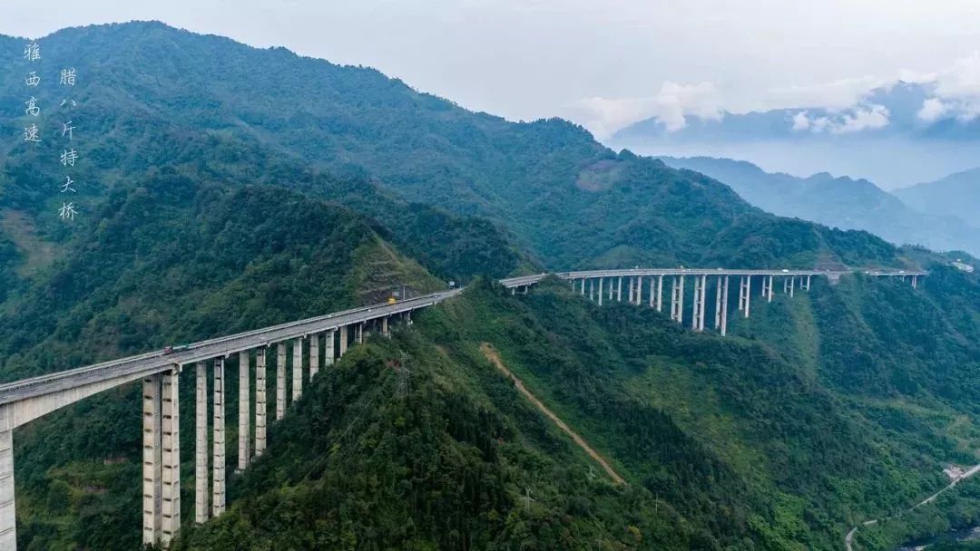 四川这座小城，叫板稻城亚丁，不输江南，藏着亚洲第一云海，高铁