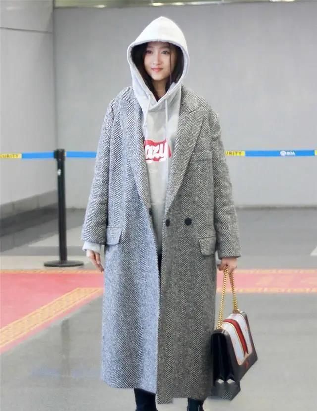  『春天』女生春天穿卫衣，一定要避开的“3种”款式，寒酸没档次很难看