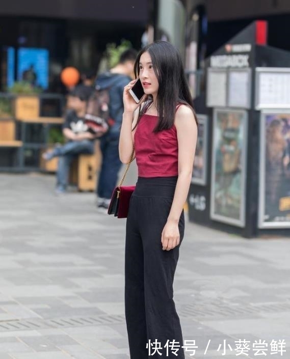  连衣裙■美女街拍：时尚可爱的小姐姐，穿搭紧致，展现曼妙的身姿！
