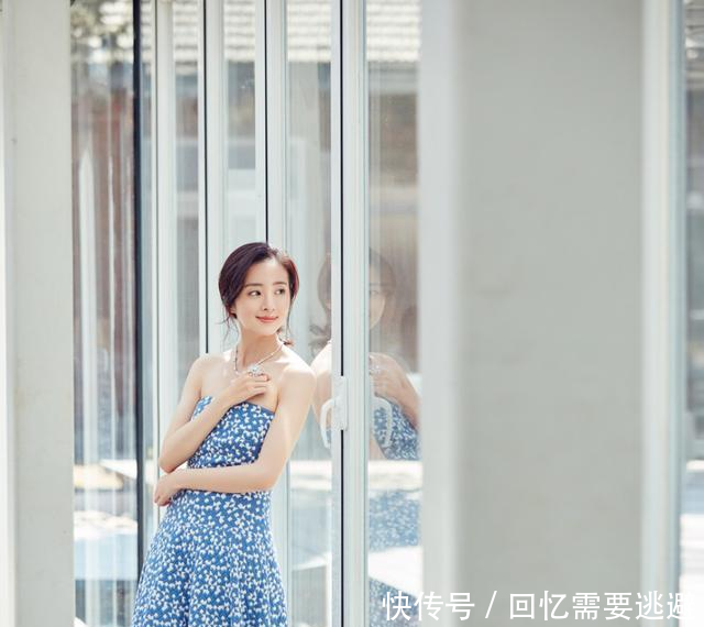 胡冰卿时尚气质甜美, 典雅大方, 自然灵动清新动人