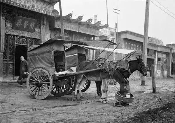 美国人在鞋盒里发现了6000张中国老照片，轰动全世界