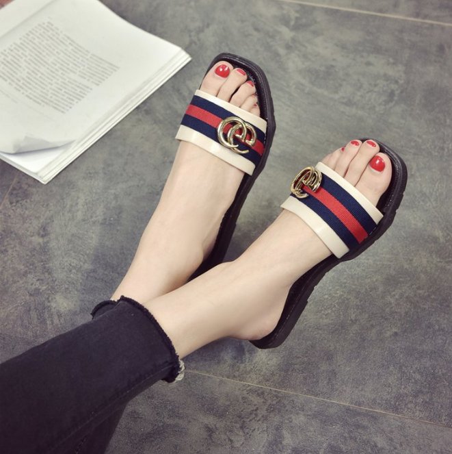 难以置信!竟然有这么个性的凉鞋，舒适又迷人，真是小巧玲珑