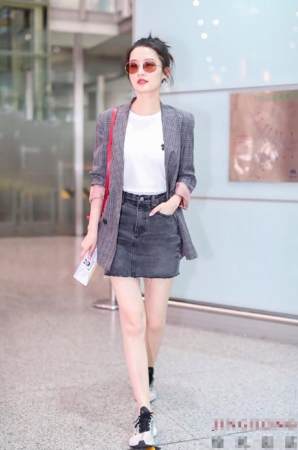 当裴秀智与李沁同穿西装配短裙，终于明白什么叫身材与气质并存!
