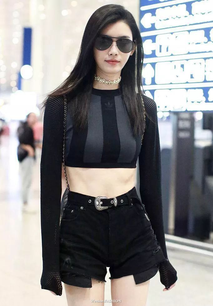 明星 | 孟美岐机场大玩“下半身失踪” 韩雪太会穿献上我的膝盖