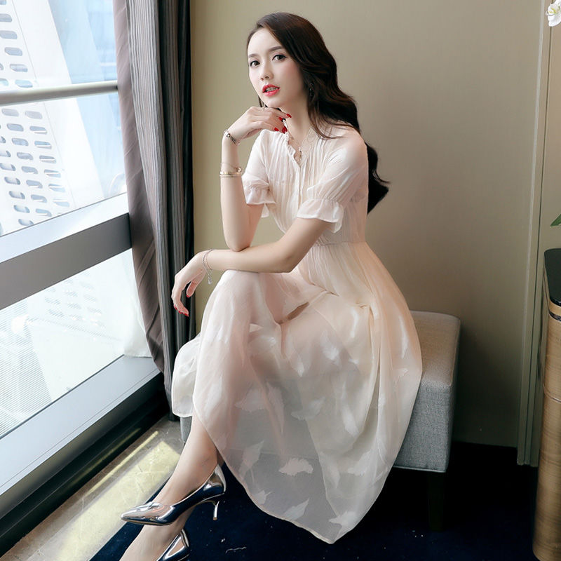 想要穿出玲珑有致的曲线吗?选好一条最收腰的裙子，优雅更迷人