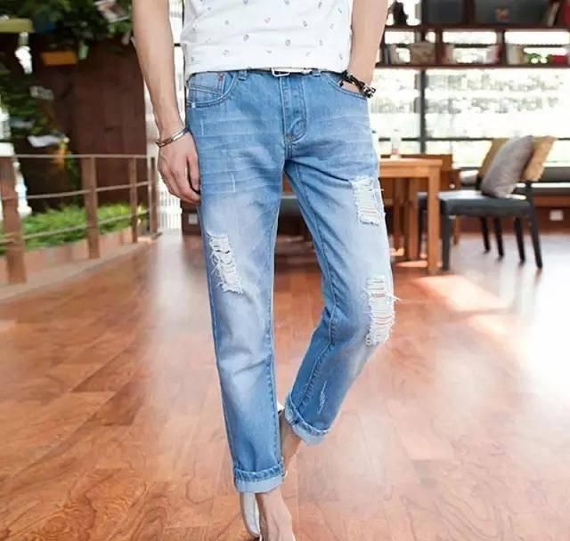  牛仔裤@春夏季男士破洞牛仔裤的穿搭注意事项，直男们GET起来！