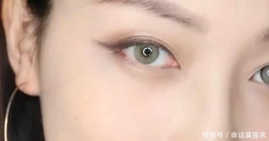  「天生」脸上有这五个特征的女生，天生自带浓妆效果，第四个可遇不可求！