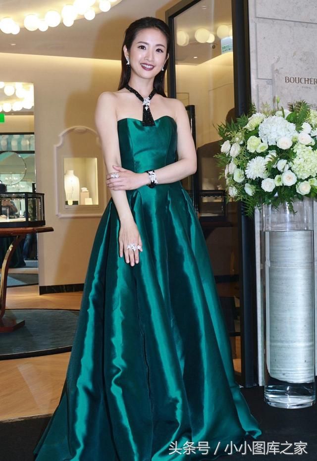 林依晨穿墨绿色长裙竟输给许晴?网友:还不是大浓妆惹的祸!