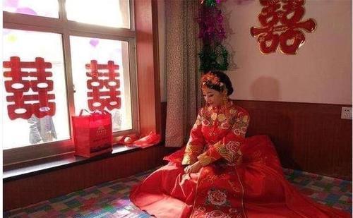 农村老人没儿子,女儿出嫁 如果老人去世,那么田地会归谁呢！