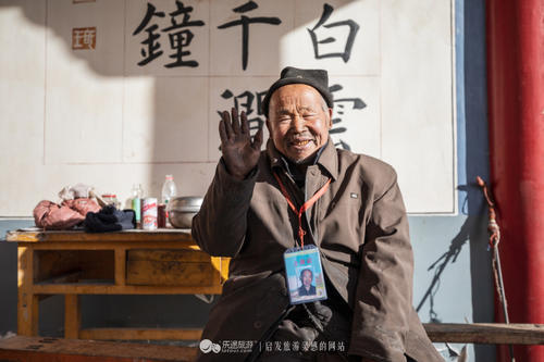 一座佛道共存的寺庙，几位饱经沧桑的信徒