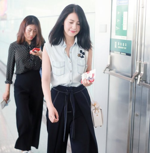 高圆圆素颜出镜,脸垮膀粗,这还是我们认识的街拍达人,不老女神