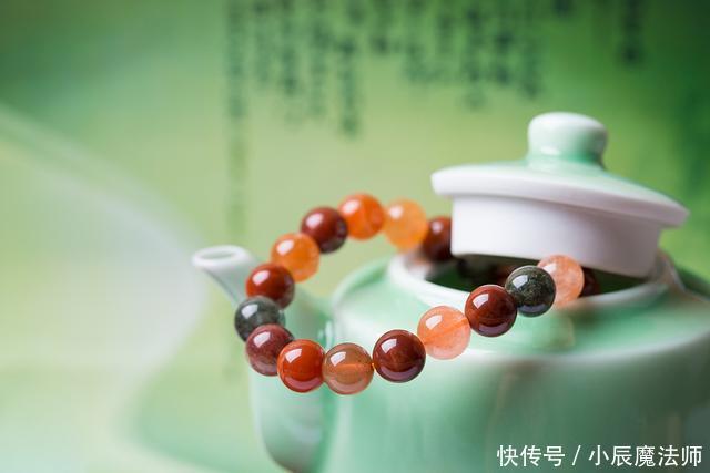  「气质」女人的不同年龄段戴什么首饰比较适合？（建议直接收藏！）