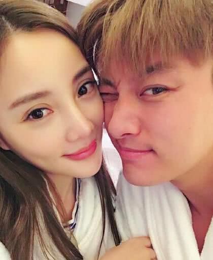 贾乃亮堂姐澄清谣言,甜馨舅舅深夜力挺李小璐,夫妻感情扑朔迷离