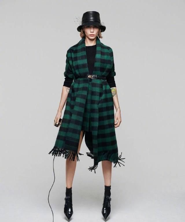  『超模卡抽』CaraDelevingne代言Dior珠宝，不愧是卡抽，帅与性感平衡得刚好！