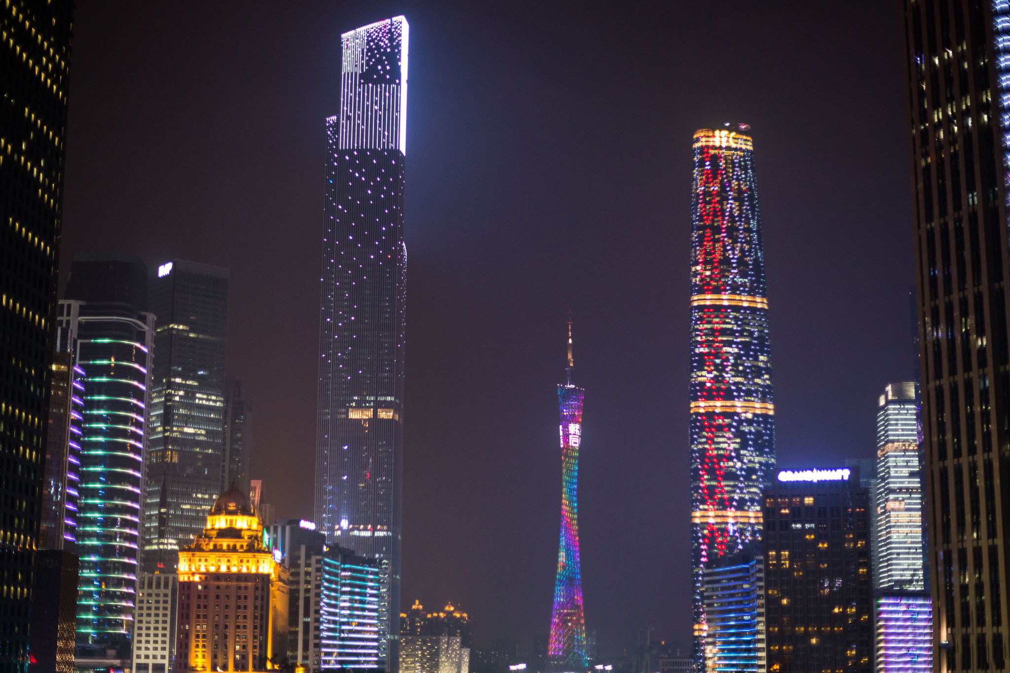  【第一名】我国建成及在建的十大高楼排名 第一名在苏州？