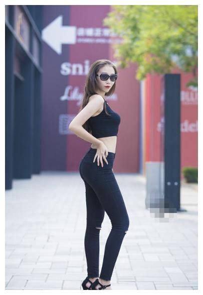 成都街拍：成都果然盛产美女，走到哪里，都能看到一群美女！