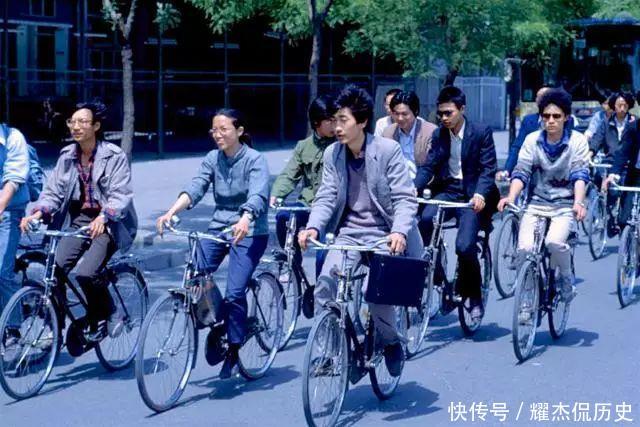 80年代的帅哥美女，让人想不到的样子