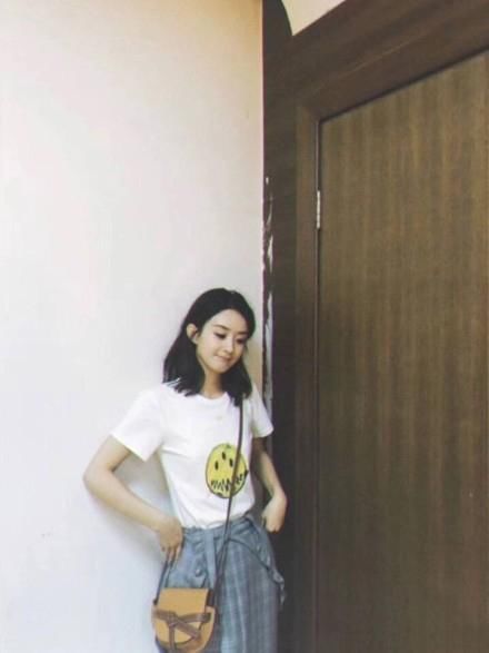 赵丽颖小腹微隆疑怀孕，想破传言却躲躲闪闪，网友:不如大胆承认