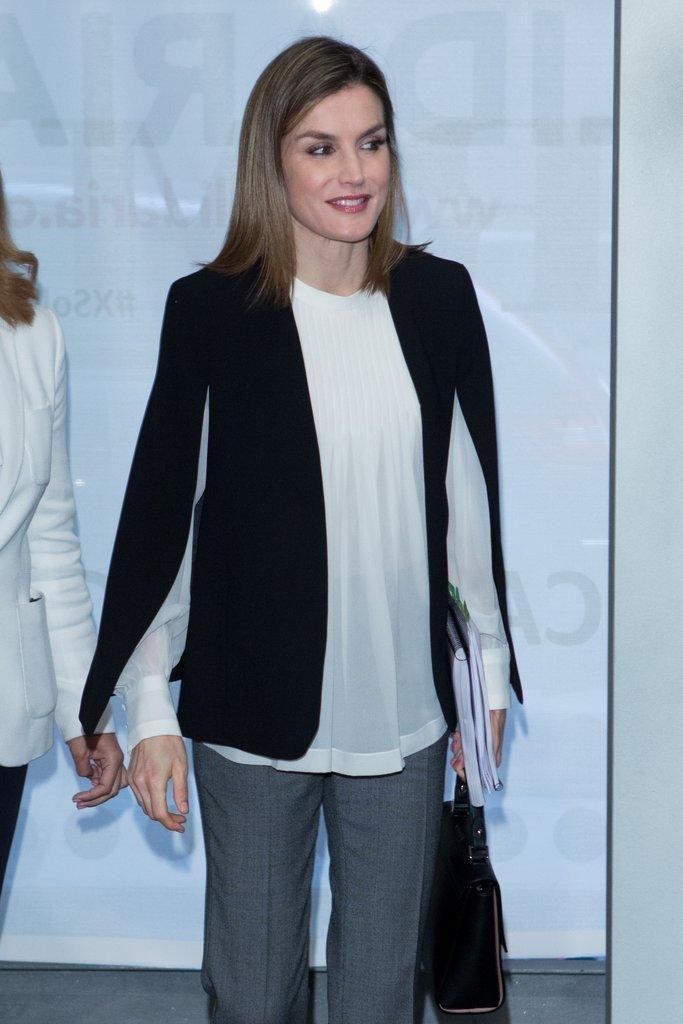 西班牙王后“商务造型”真有范儿!不愧是时尚界的“带货女王”!