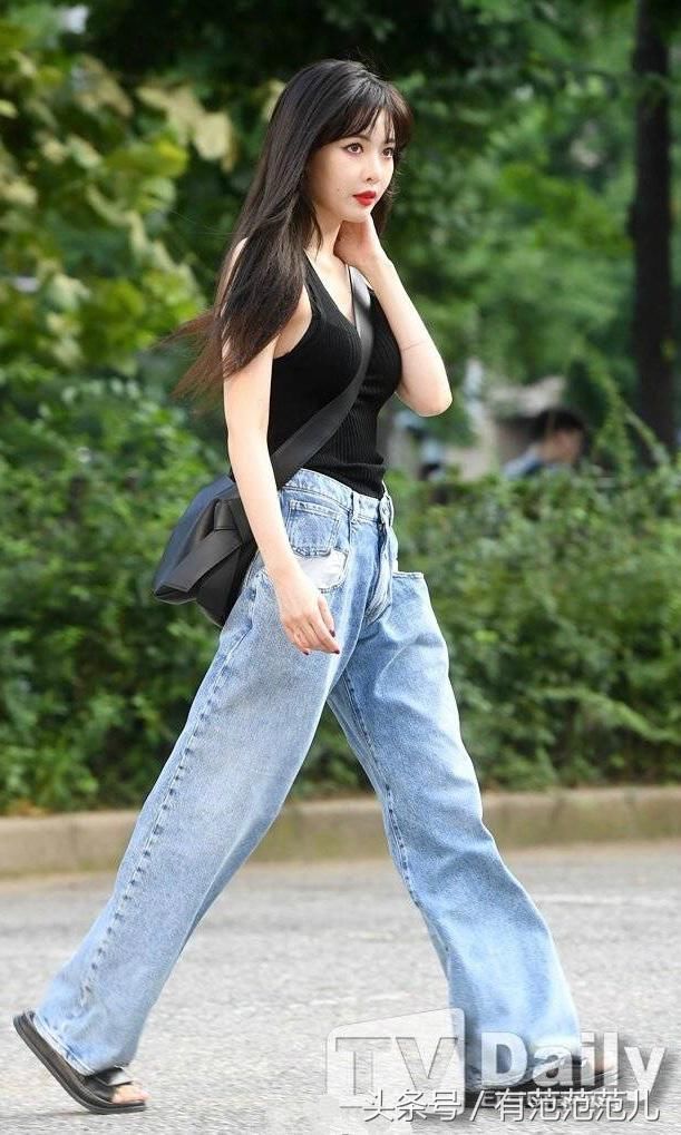 金泫雅的腰太细了，缝裤腰仍挡不住往下掉，网友：怪不得只有78斤