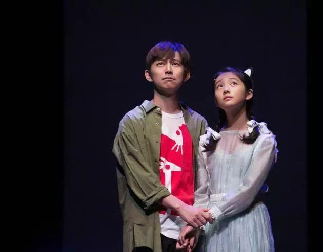 被曝与鹿晗分手？宋祖儿通知书曝光 杜海涛就餐厅腹泻事件发声明