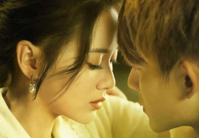 M姓女星开撕感情第三者，真相被曝光，网友：相约挤痘痘？