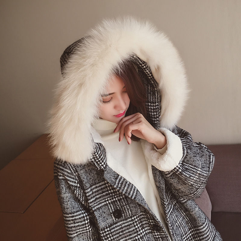 羽绒服已过时了，今年主打呢大衣+短靴，特适合小个子，洋气显高