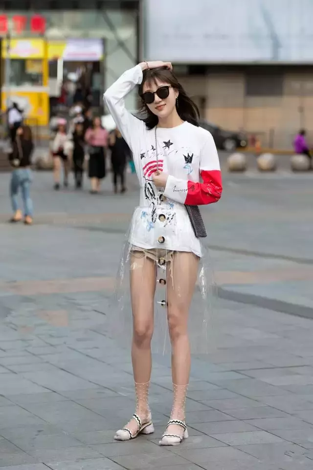 路人街拍，时髦又迷人的装扮，让你变得更有女神范!