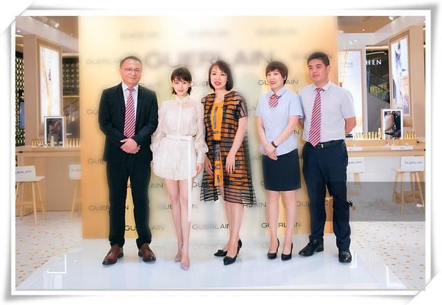 当162王子文和173陈慧琳同穿衬衫，才知道露腿与不露腿差距有多大