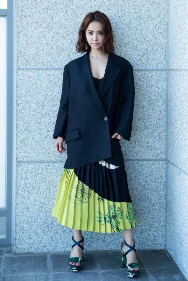 蔡依林太心机，衣服穿一半脚踩“细针”靴，腿瞬间被拉长20厘米