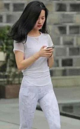 打底裤穿搭好看不费力，诠释出现代的时髦风格！