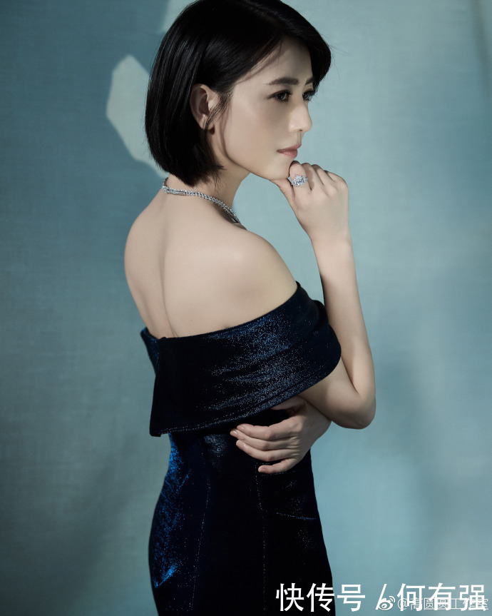 39岁高圆圆厉害了！一袭蓝色开叉长裙穿出2米气场，网友：真会穿