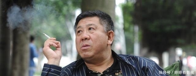 没什么:他没什么知名度,演技却是公认,从不跟公司签约,老婆身份很牛!