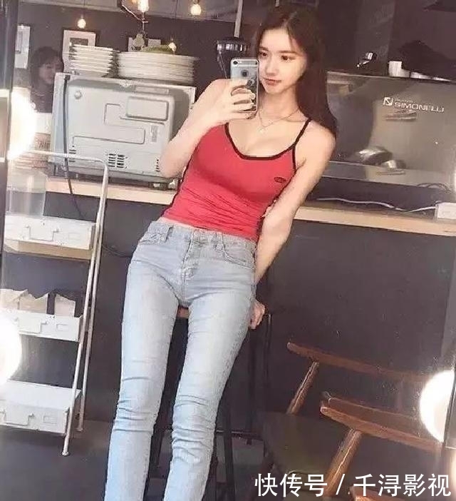  「女性」牛仔裤轻松修饰女性纤细身材，魅力高挑，美无可代替！