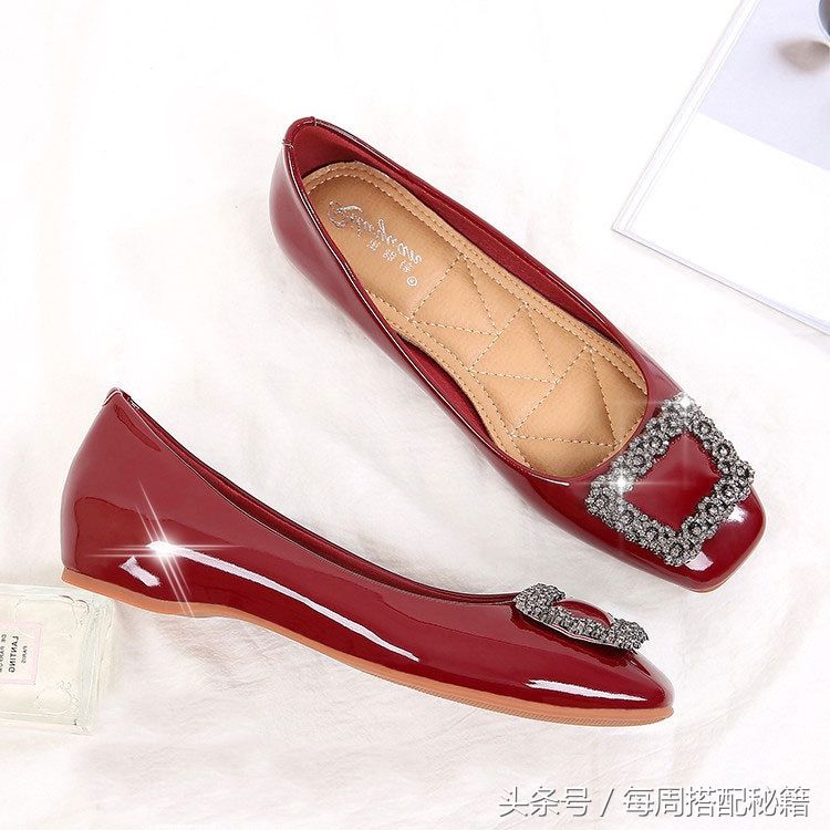 50岁妈妈，出门从不乱穿，穿这几款妈妈鞋，高贵典雅还特减龄