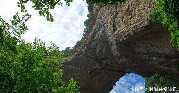 贵州旅游在悬崖绝壁上修建百米垂直电梯,是方便游客还是搞噱头