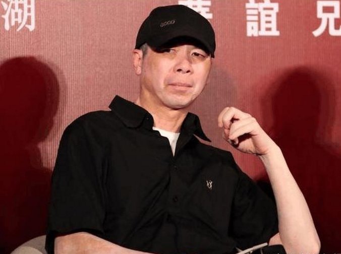 刘震云谎言被揭穿，铲屎官怒了，网友:跟冯小刚没区别