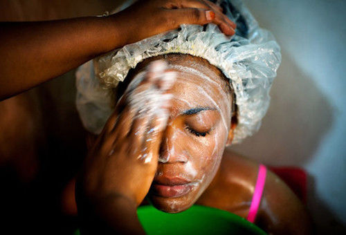 比整容还猛，非洲黑人少女流行把全身漂白