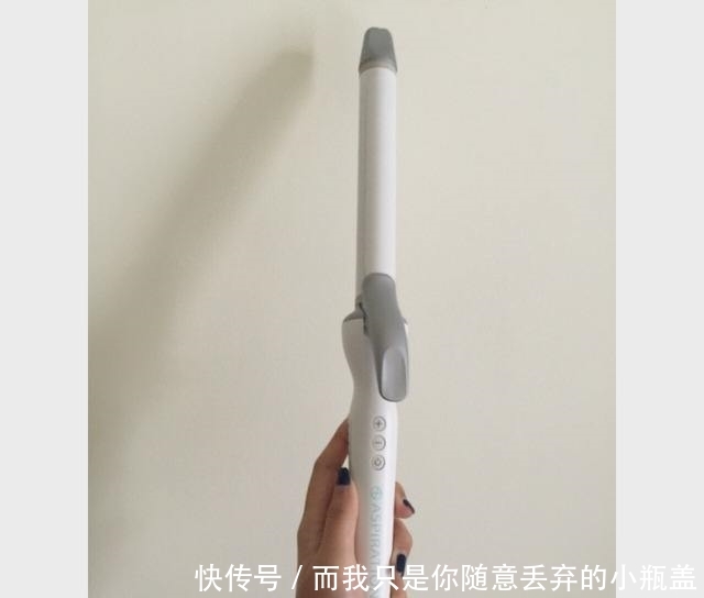  #女生#圆脸女生别留黑长直，超显脸大，这3款发型更适合你，减龄显脸小