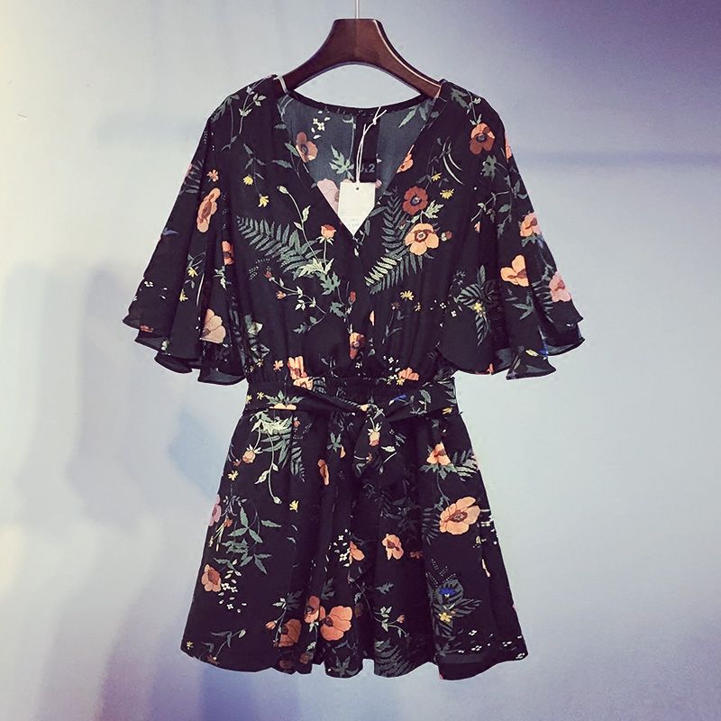 小个子女生穿短裙太容易走光!穿上连体短裤，你就知道有多显高了