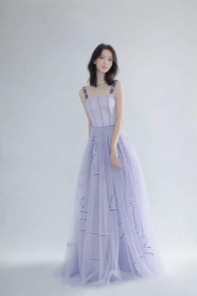 金晨这穿衣风格完全是在暴露身材的短板，网友：还是先长胖点！