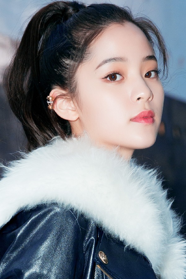 看《天坑鹰猎》，帮王俊凯挑选女朋友